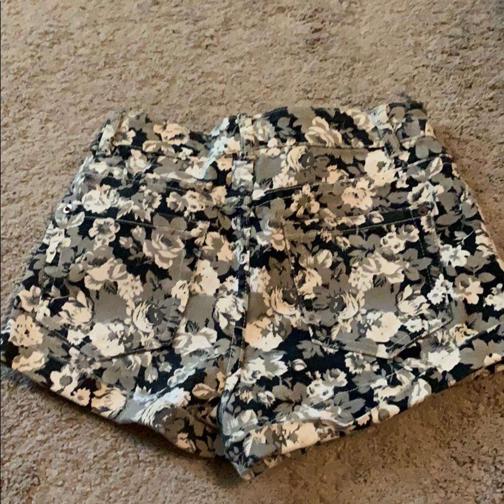 Shorts - Picture 4 of 4
